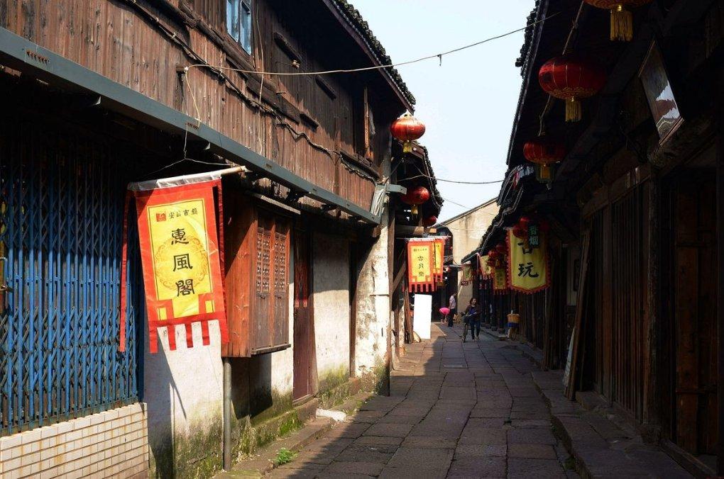 吴奇隆刘诗诗同框照曝光，间隔3米、全程未交流，网友是如何看待这件事的？